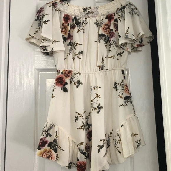 White Fox Boutique Floral Romper - Picture 2 of 8